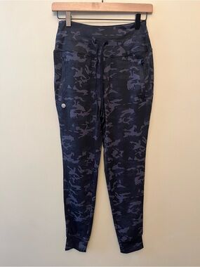 NWT G Gradual Grey Camo Joggers Women's Size XS Athleisure Activewear